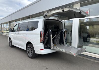 Ford Tourneo Custom nové generace s hydraulickou plošinou Baby Lift