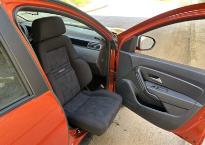 Mechanicky otočné a výsuvné sedadlo v Dacii Duster