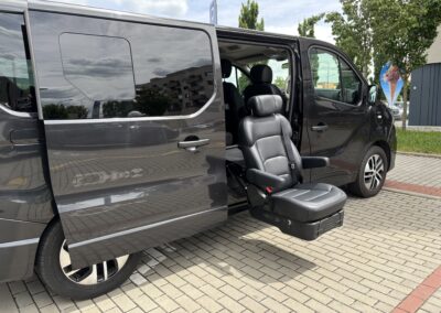 Sedadlo S-Tran ve druhé řadě Renaultu Trafic