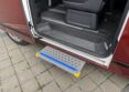 Elektricky výsuvný schůdek ve Volkswagenu Multivan T5