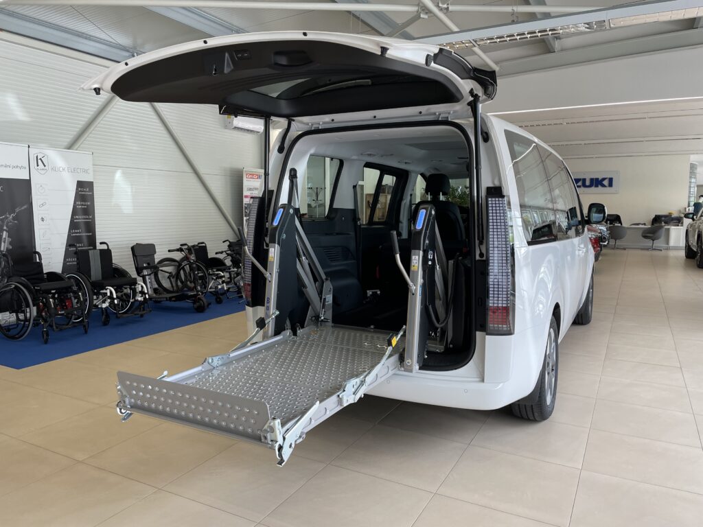 elektrohydraulická zvedací plošina pro naložení invalidního vozíku