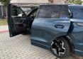 Boční posuvné dveře, ruční ovládání a přesedací deska ve VW Tiguan