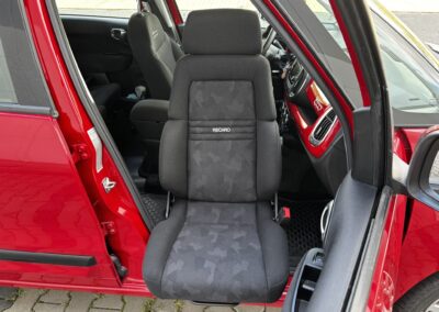 Mechanicky otočné sedadlo ve Fiatu 500L