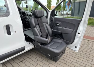 Dacia Dokker s otočným sedadlem Guidosimplex S-Tran